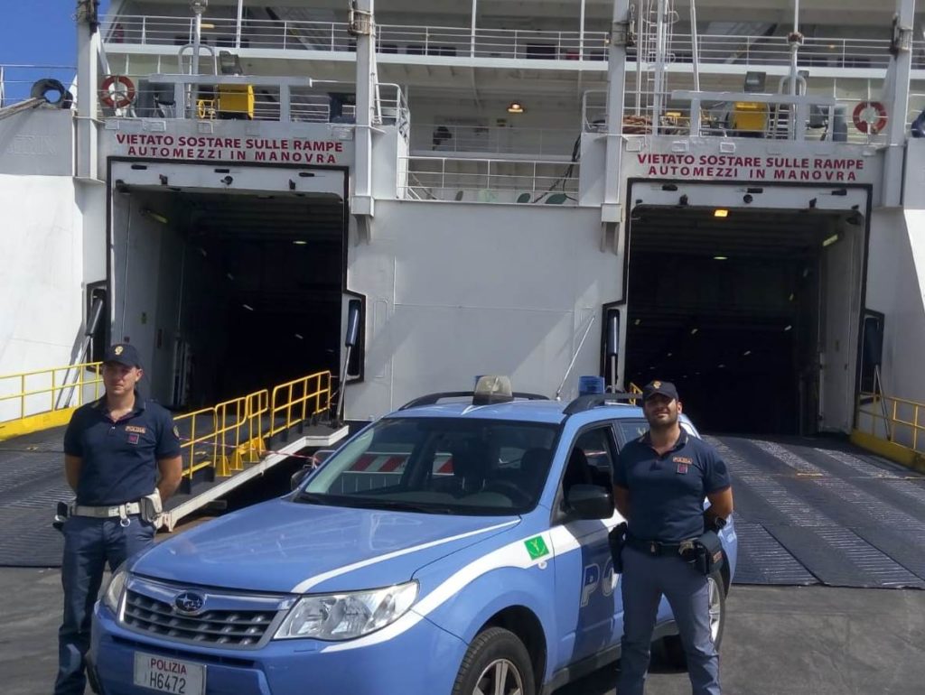 Porto di Palermo,fermato un marocchino che voleva ricettare  smartphone