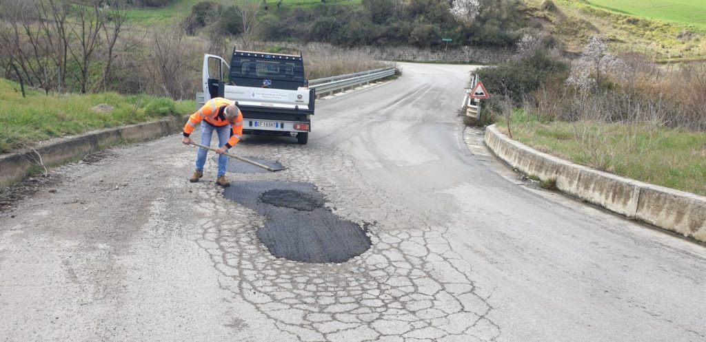 Irosa,arrivano i “tappabuchi”
