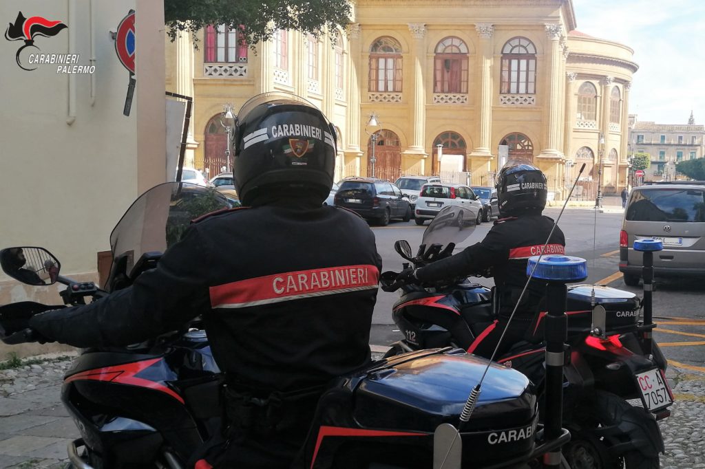 Molla la droga e tenta la fuga a piedi,<strong>49enne arrestato dai Carabinieri</strong>