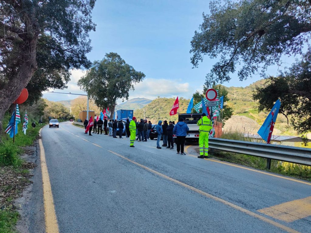 Toto Costruzioni, oggi il sit-in dei lavoratori del raddoppio ferroviario Ogliastrillo-Castelbuono. Lunedì  nuovo sit-in, presso sede Rfi stazione centrale