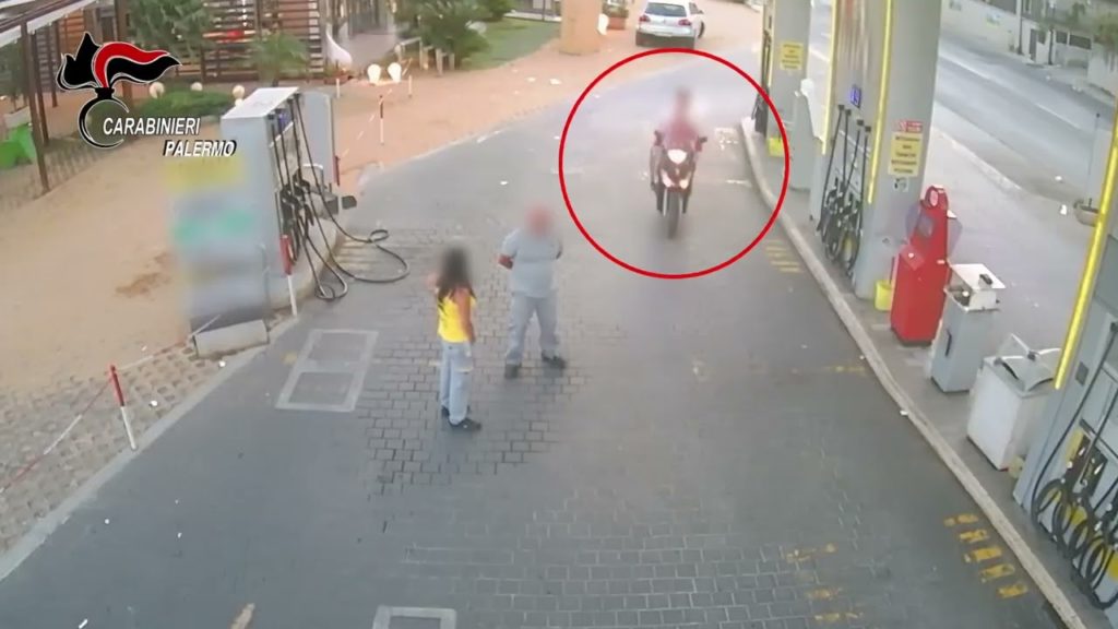 Rubano un motociclo e rapinano un distributore di carburante.Arrestati due Palermitani