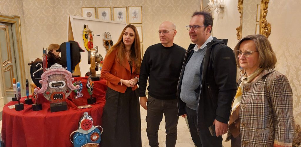 A Gangi la Waste Art di Livigni, esposte maschere tribali realizzate con materiali destinati a discarica