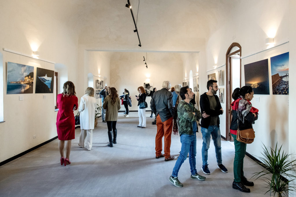 Cefalu’,Fuoco continuo, la mostra fotografica di Carmelo Lenzo