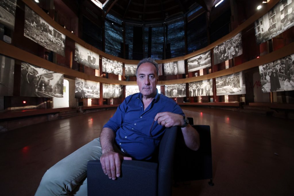 Riaperto il Teatro Garibaldi con la mostra fotografica di Tony Gentile sugli anni delle stragi