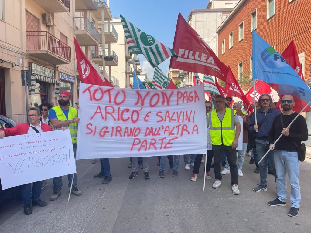 Cefalù,operai della Toto costruzioni in corteo ricevuti dal Sindaco