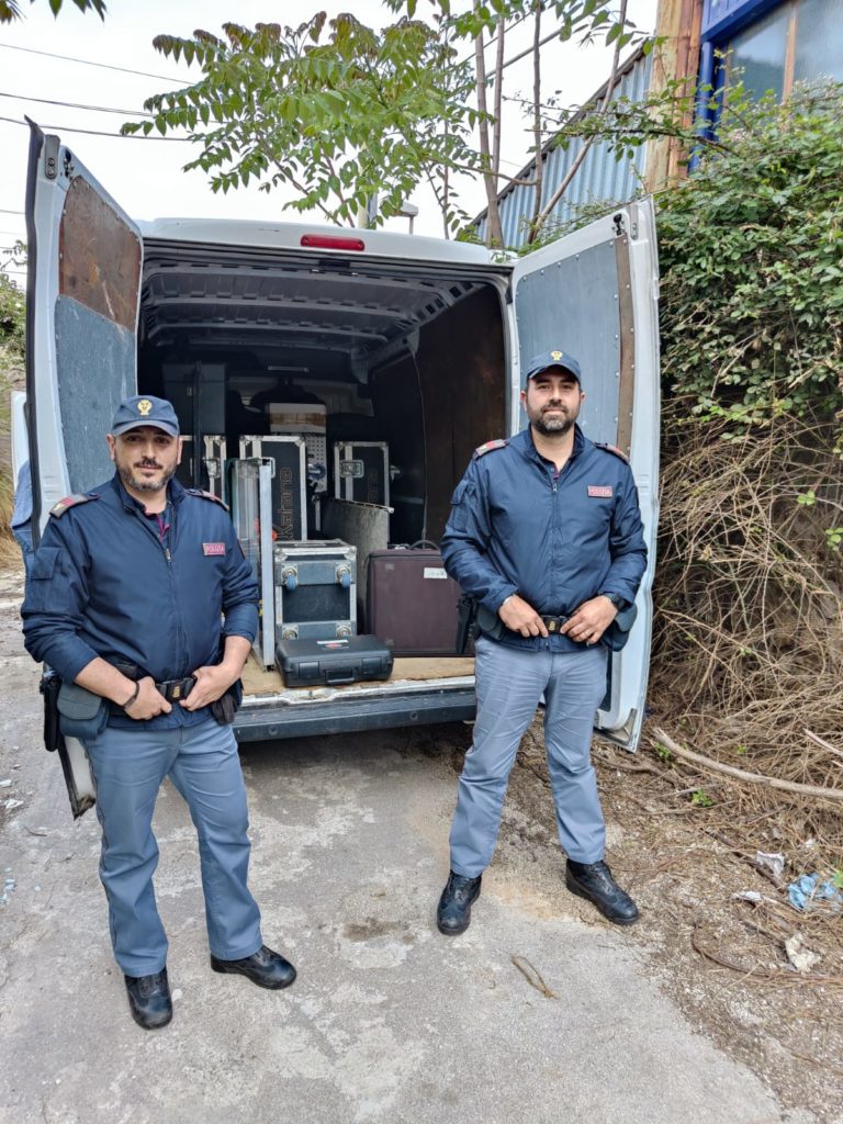 La Polizia  ritrova il furgone rubato alla cantante Meg con  gli strumenti musicali