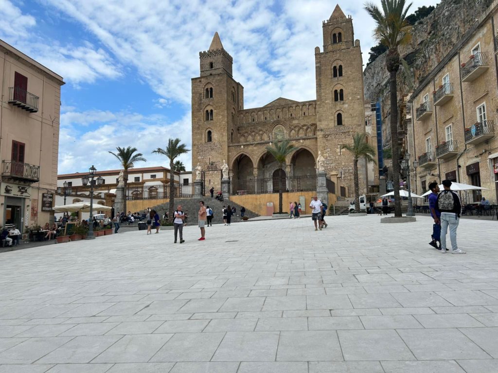 Piazza Duomo. Completati i lavori di pavimentazione