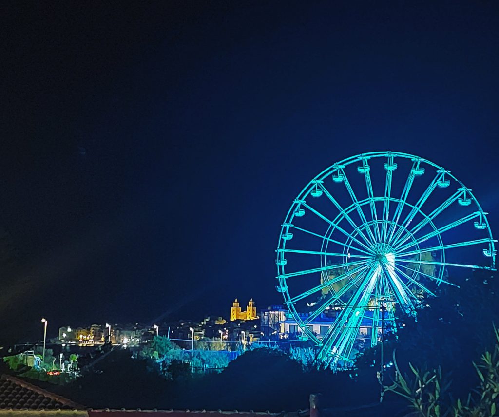 Cefalù. Ferragosto in ruota panoramica sul lungomare
