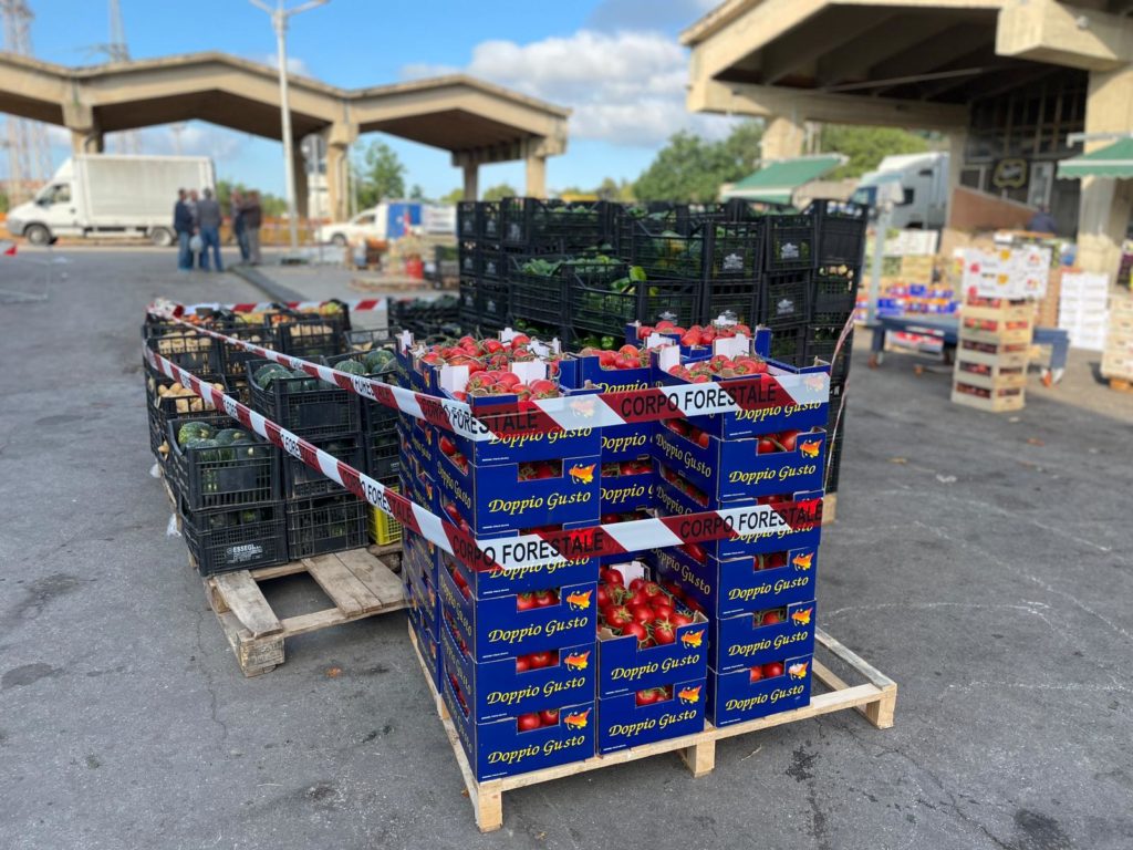 Due tonnellate di ciliegie sequestrate al mercato di Caltanissetta