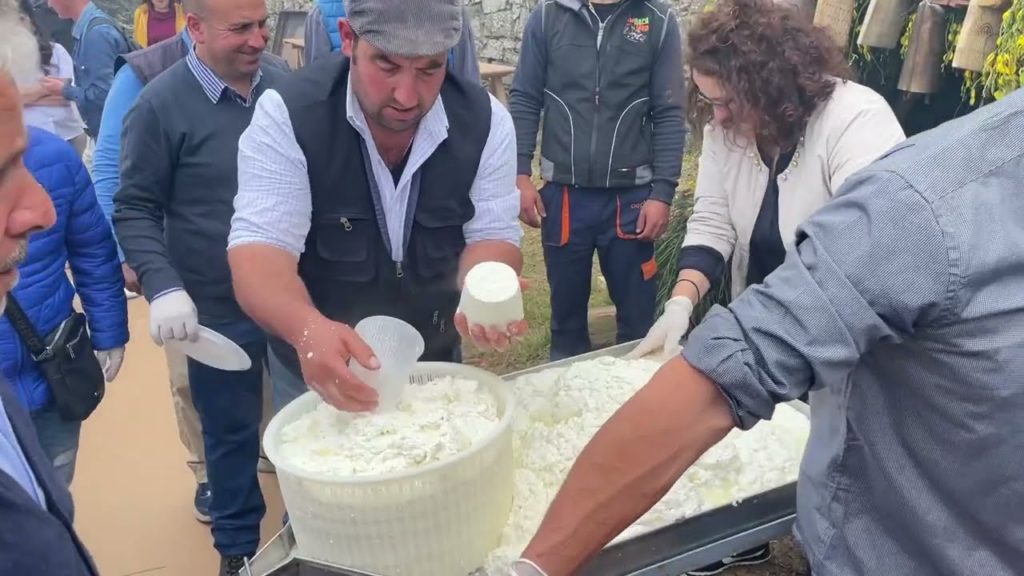 A Geraci Siculo per assistere al passaggio delle mandrie: si rinnova la tradizione della transumanza