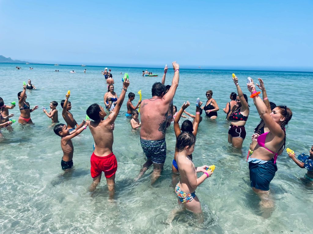 Il lido del Carabiniere  accoglie i bambini della “Samot onlus”