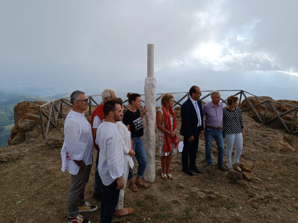 Pollina. Ella Littwitz ha presentato la sua opera “Axis Mundi”