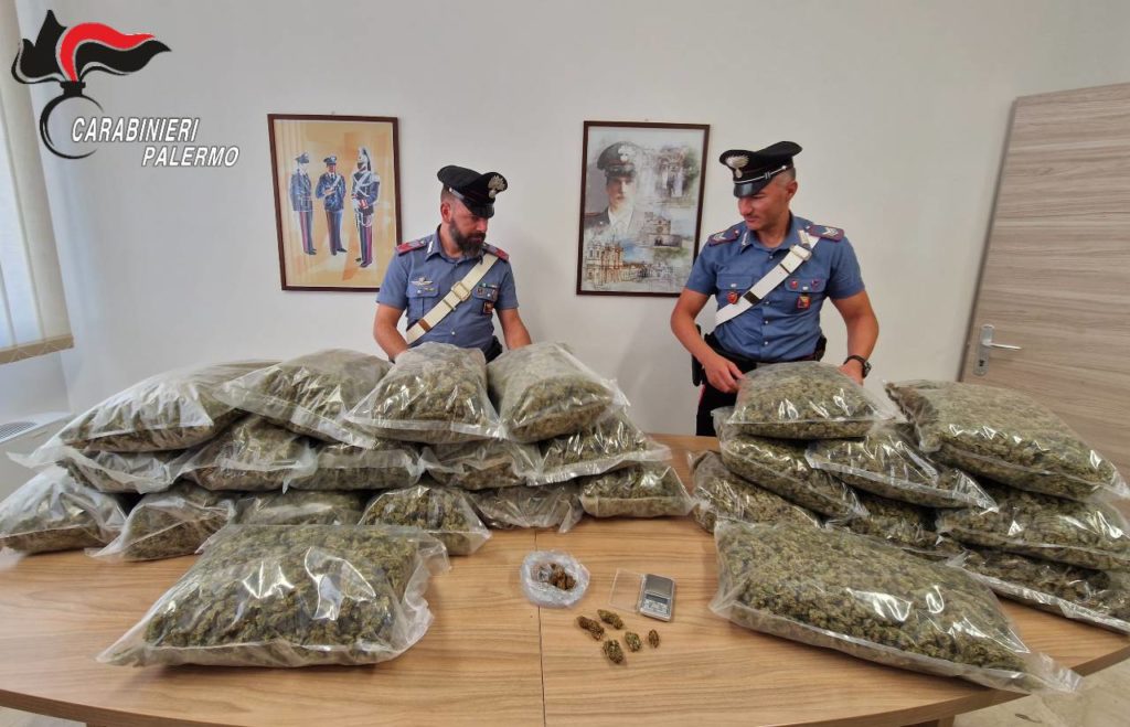 I Carabinieri sequestrano 26 chili di erba,fermate due persone