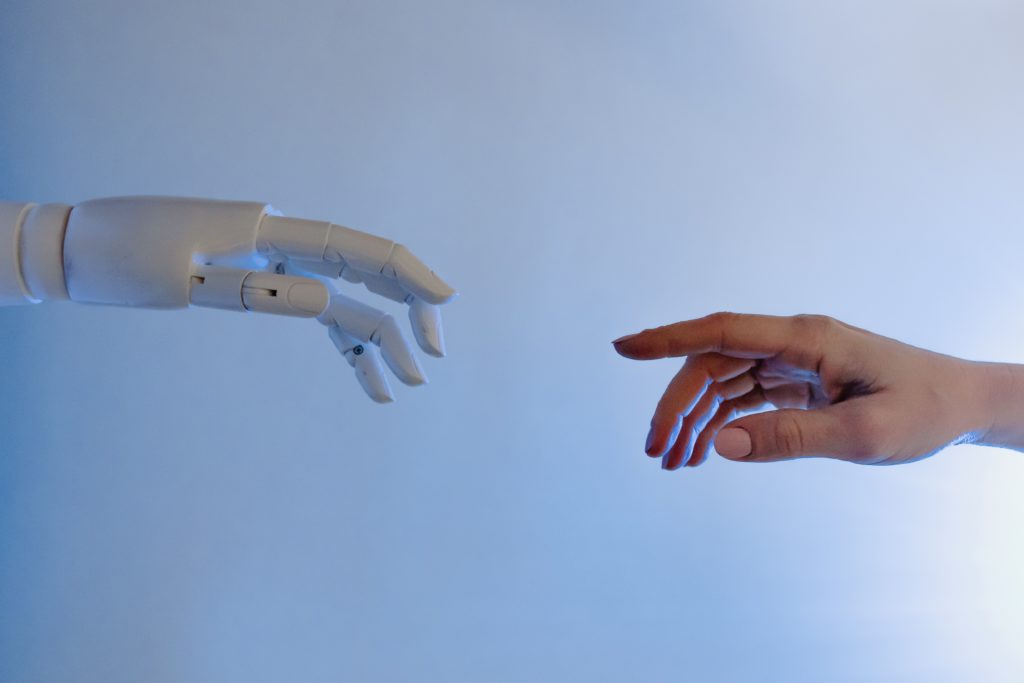 AI creativa: chi rischia davvero e come batterla? Ecco le nuove professioni individuate da CVapp