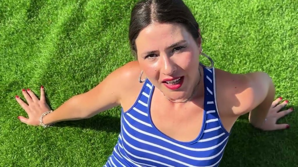 “Luna storta” il nuovo video e brano di Floriana Muratore