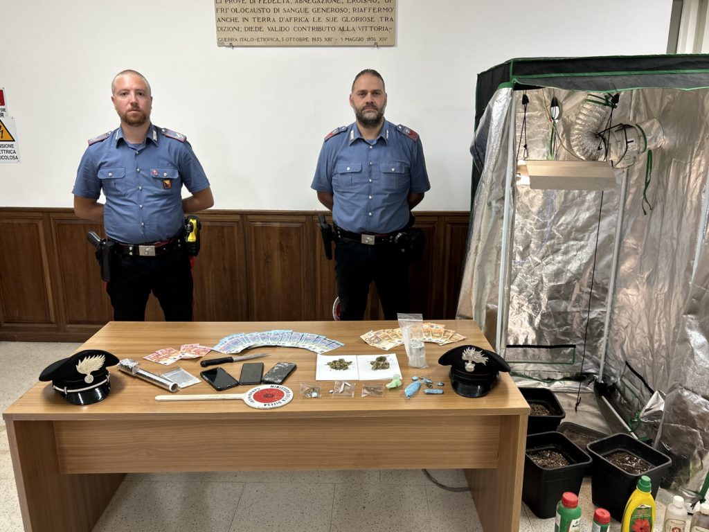 Termini Imerese, i Carabinieri  arrestano un ragazzo accusato di detenzione a fini di spaccio e resistenza a Pubblico Ufficiale.