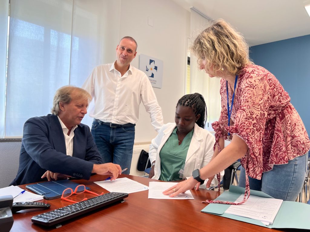 Ospedale Cefalù. Giovane del Burundi firma contratto a tempo indeterminato