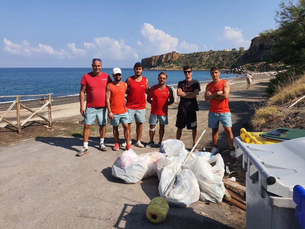 Pollina-Finale. Pulizia speciale della spiaggia Torre Conca