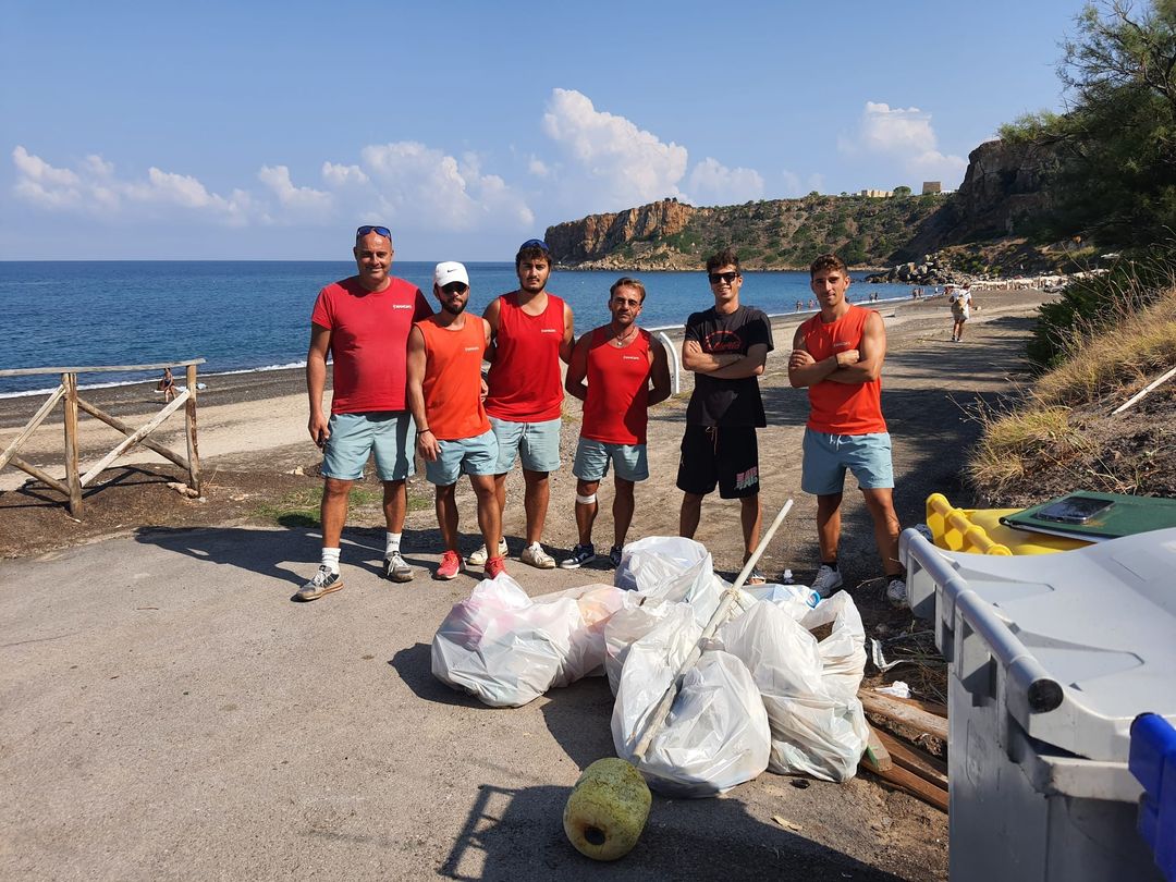 Pollina Finale. Pulizia speciale della spiaggia Torre Conca