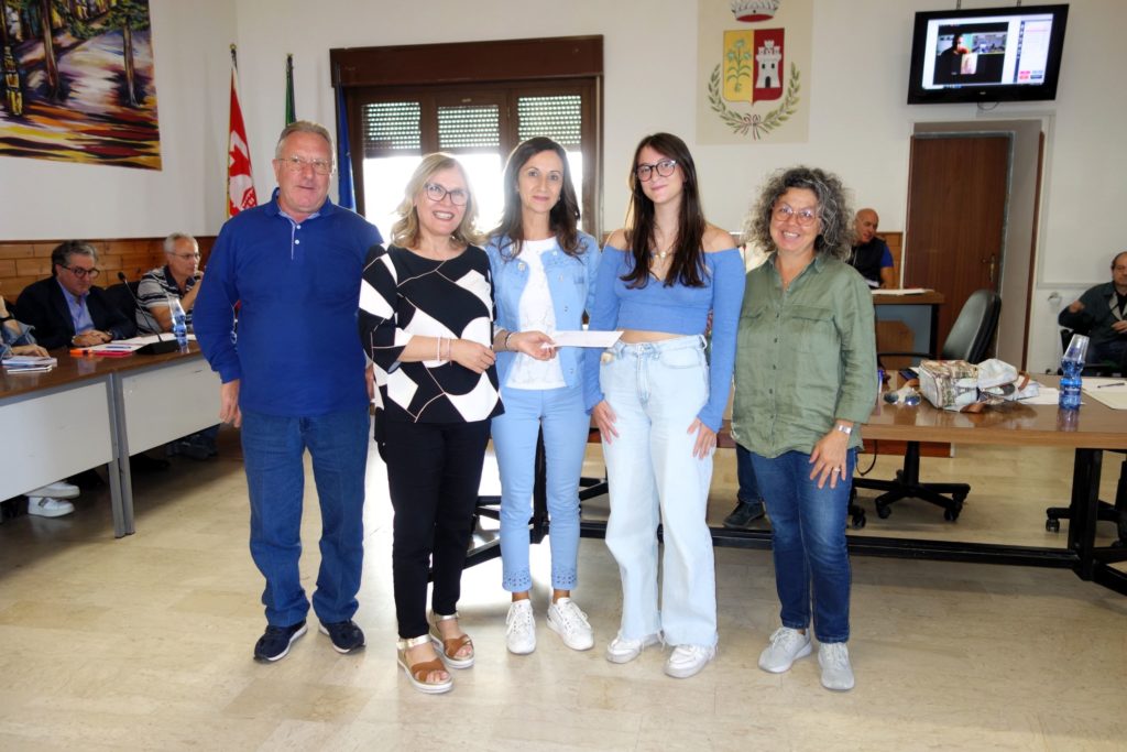 Diplomati con 100/100,premiati studenti a Petralia Soprana