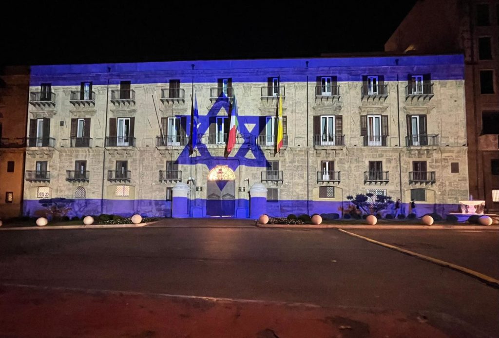 La Regione spende oltre  tremila euro per proiettare la bandiera di Israele