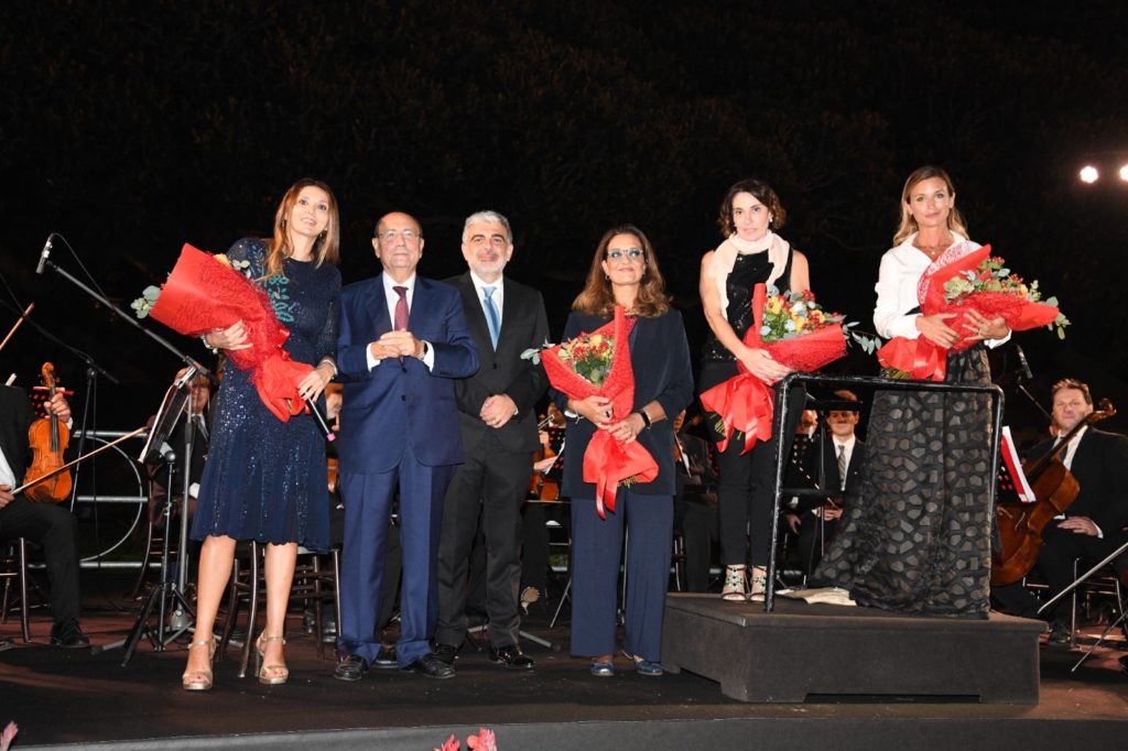 Premio Alessi assegnato agli scrittori Catena Fiorello, Stefania Auci e Salvo Toscano. Sul podio la direttrice Beatrice Venezi