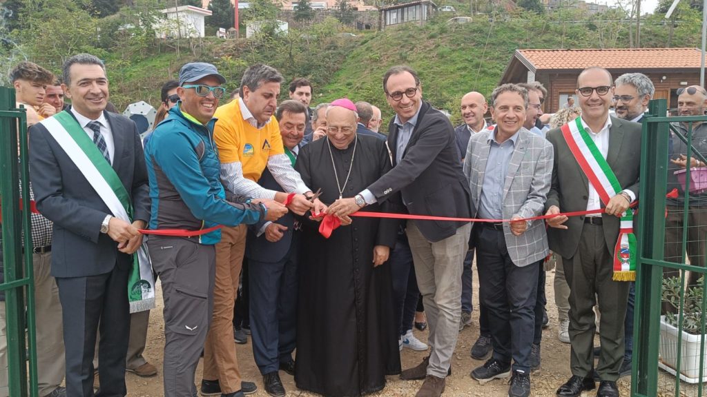 Dopo la zipline ,una grande altalena a San Mauro Castelverde (video)
