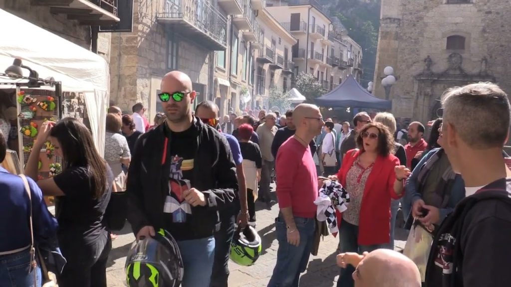 Migliaia di turisti per la festa dei sapori madoniti a Petralia Sottana