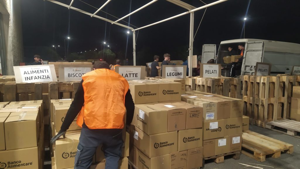 Giornata della colletta alimentare,donate 455 tonnellate di cibo in 1140 supermercati