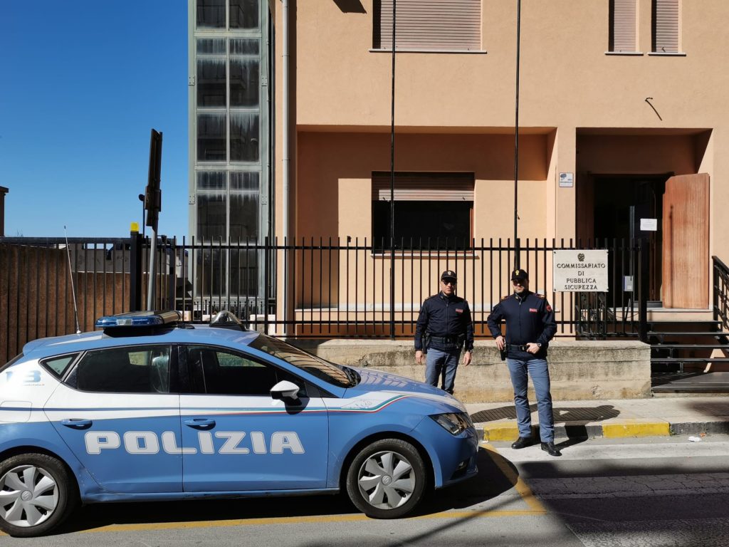 Termini Imerese,la Polizia arresta un giovane(ubriaco) che crea scompiglio in un negozio