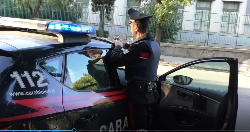 Rapina ad un supermercato, un carabiniere fuori servizio vede tutto e lo fa  arrestare