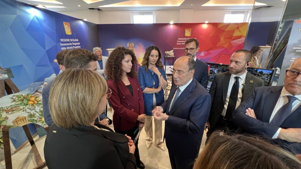 Turismo, Schifani visita stand Bte: “Sicilia deve essere brava a promuovere sue bellezze all’estero”