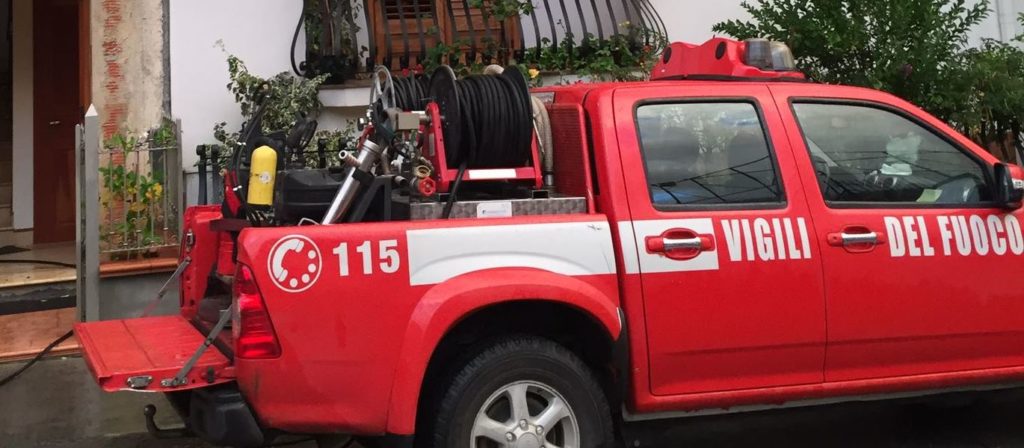 Auto in fiamme sulla A19,tra Scillato e Tremonzelli