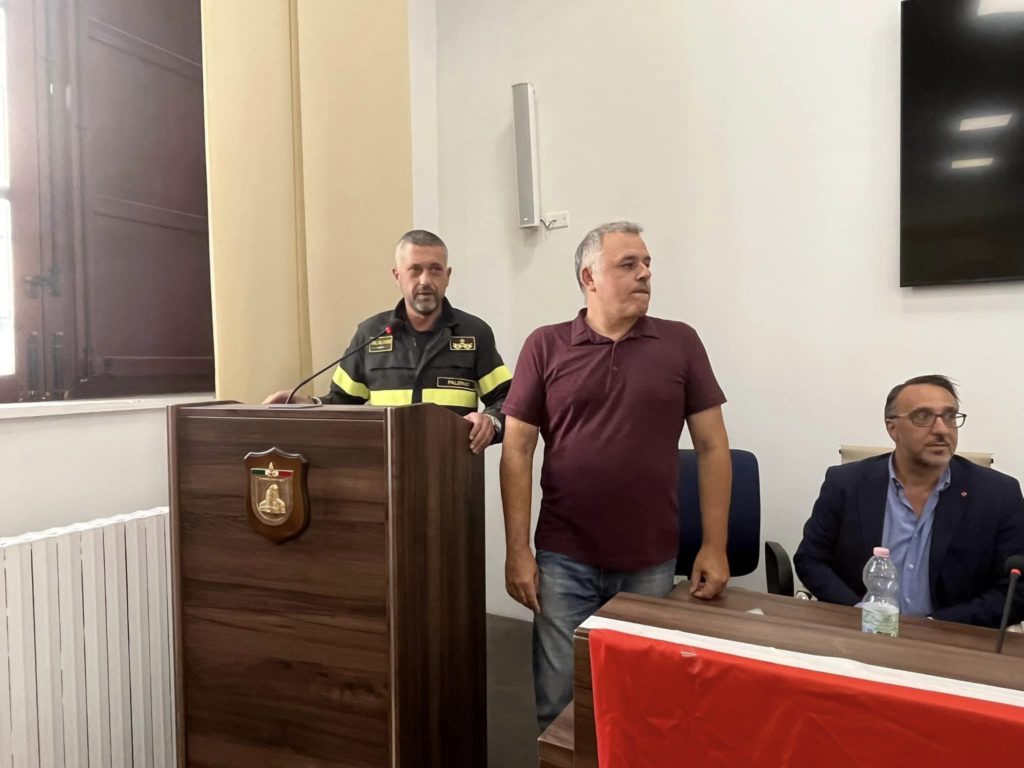 Servizio mensa, protestano i vigili del fuoco. “Cibo scadente, porzioni sempre più ristrette, nessuna possibilità di scelta”