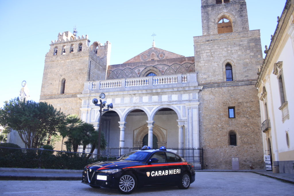 Tentano di truffare un pensionato ma vengono smascherati da un carabiniere in congedo