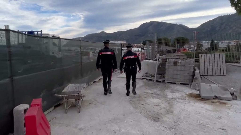 Minaccia di lanciarsi dal ponte Corleone, salvata dai Carabinieri