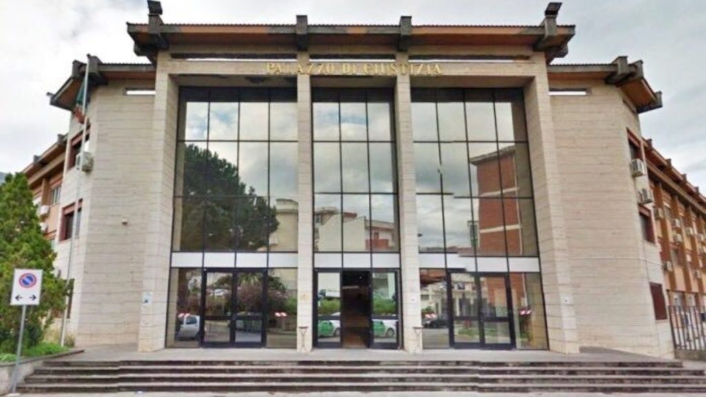 Patti, picchiava e minacciava la figlia di 10 anni, condannato a tre anni per maltrattamenti in famiglia