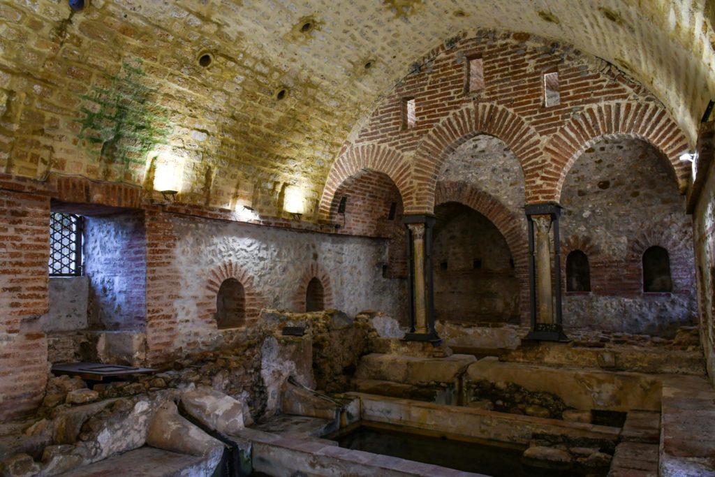 A Cefala’ Diana tra le terme e il castello