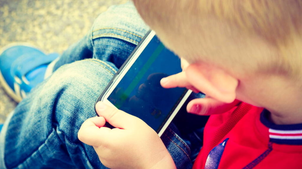 Cellulari vietati ai bambini, pronto il ddl Gilistro