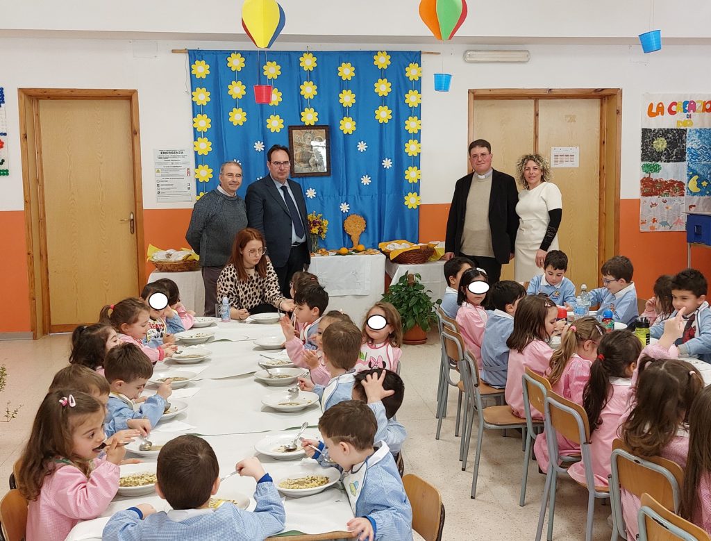 A Gangi anche i bambini della scuola primaria alla “tavulata di San Giuseppe”