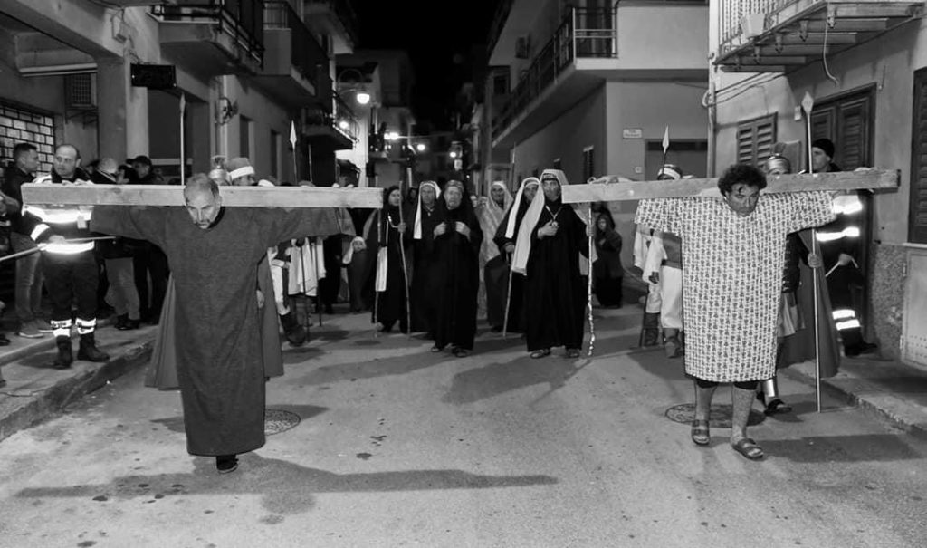 Sciara rivive l’appuntamento con la storica “Via Crucis Vivente”
