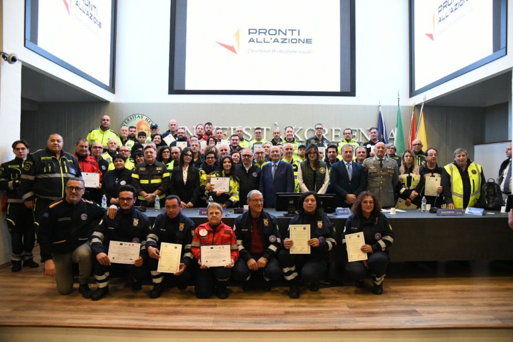 Campagna antincendio, Schifani consegna attestati a nuovi volontari di Protezione civile