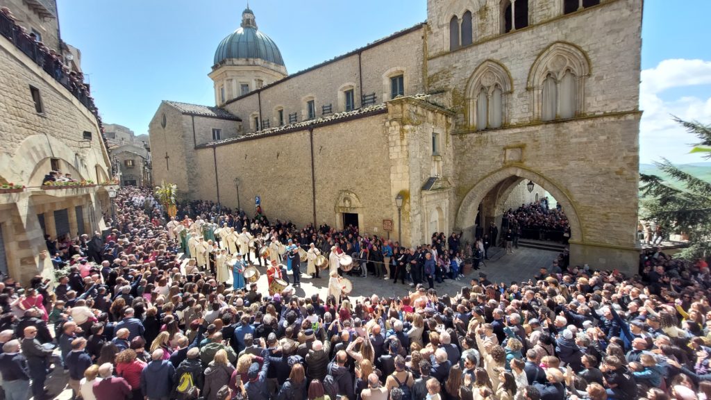 A GANGI DOMENICA LA MILLENARIA PROCESSIONE DELLE PALME, TRA LE 10 MANIFESTAZIONI SACRE PIU’ IMPORTANTI D’ITALIA