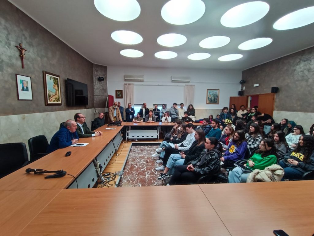 Studenti universitari per la riqualificazione urbana di Pollina