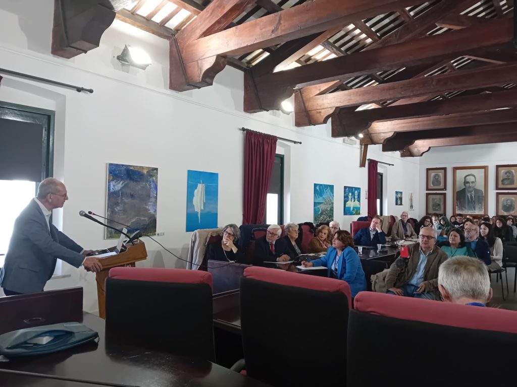 Il Prof. Clemente Marconi, a Cefalù, dà ufficialmente inizio ai lavori del Congresso di Studi sulla Sicilia Antica