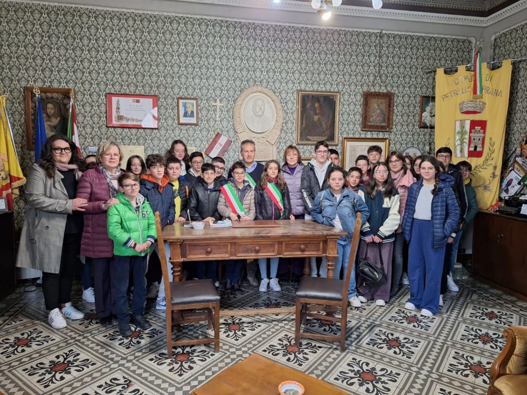 Gli alunni della Scuola media di Blufi alla scoperta di Petralia Soprana
