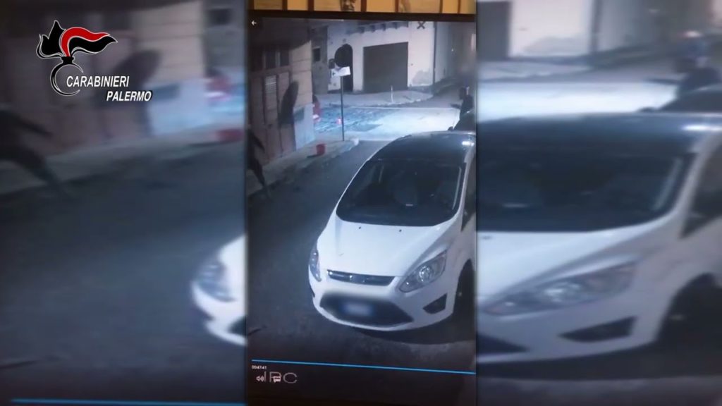 CAMPOFELICE DI ROCCELLA, RAID PUNITIVO NEL CENTRO CITTADINO (video)