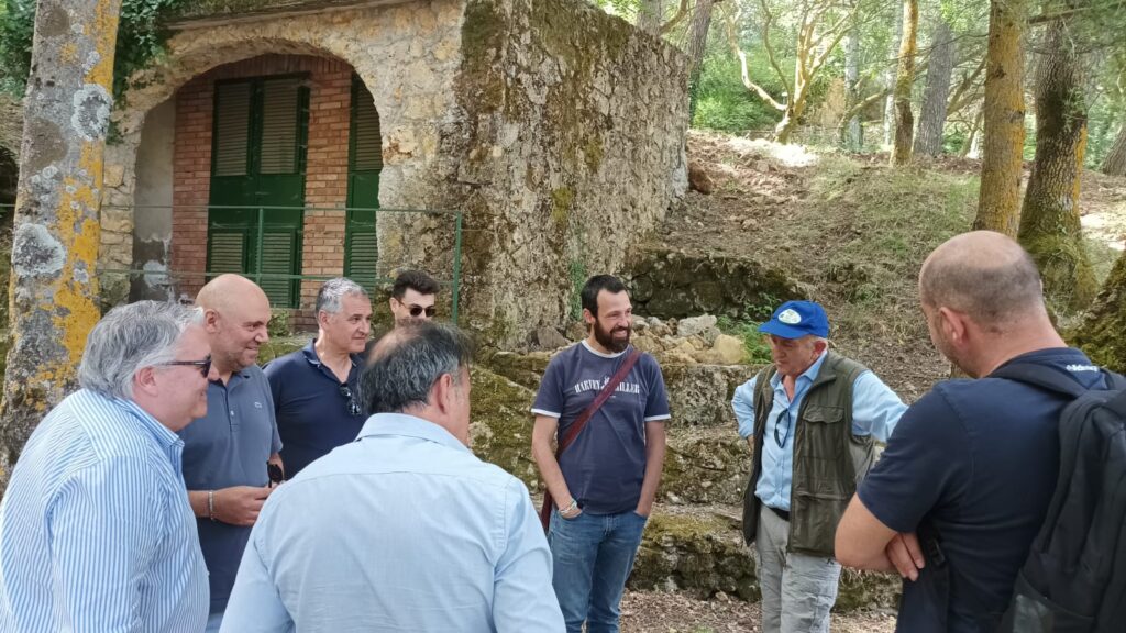 Un Giardino botanico montano all’interno della Pineta comunale di Petralia Sottana