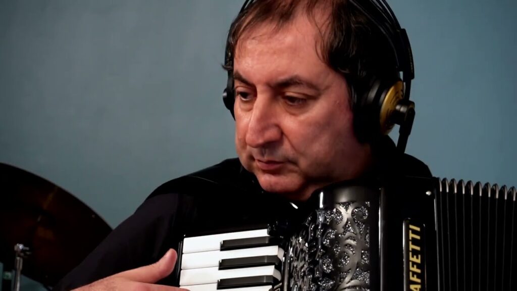 “Valse Sicilienne” il brano del fisarmonicista Ruggiero Mascellino che anticipa l’uscita del disco “Cinematic Chanson”