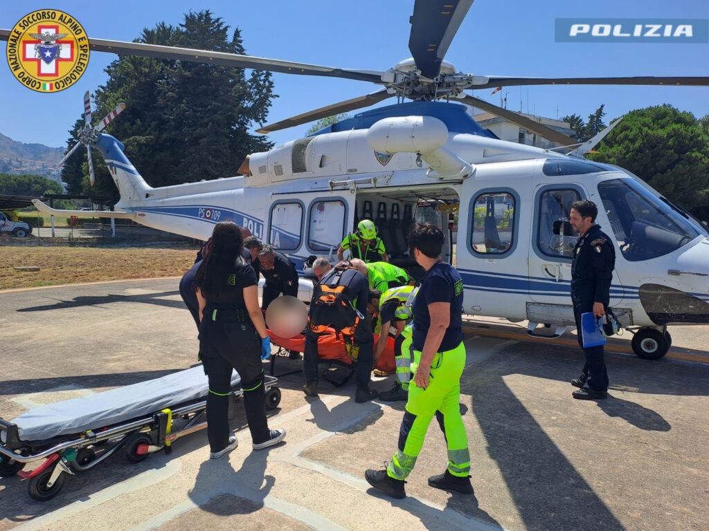 Cefalù, intervento con l’elicottero per recuperare una parapendista precipitata